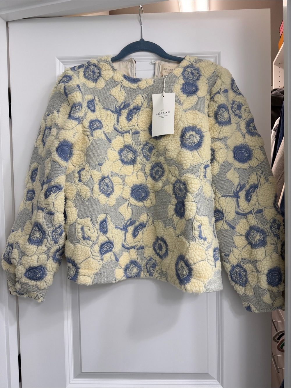 Sweatshirt in pale cream and blue